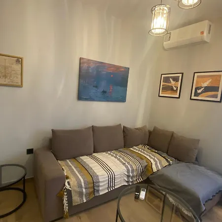 Kostas Lux *